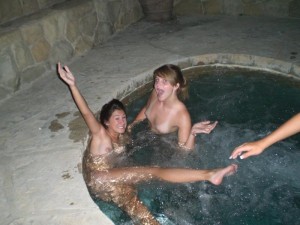 drunk-teenagers-partying-08