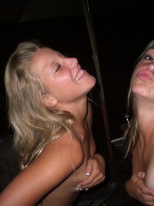 drunk-teenagers-partying-09
