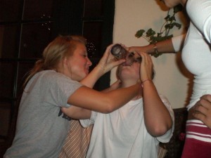 drunk-teenagers-partying-52