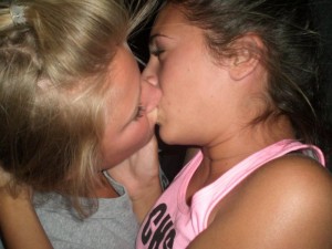 drunk-teenagers-partying-54
