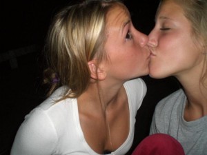 drunk-teenagers-partying-59