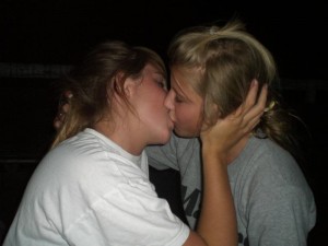 drunk-teenagers-partying-60
