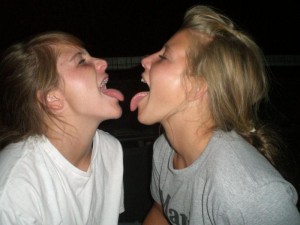 drunk-teenagers-partying-61