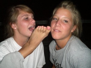 drunk-teenagers-partying-66