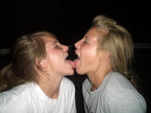 drunk-teenagers-partying-69