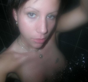 girlfriend-home-alone-self-pics-37