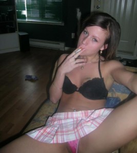 girlfriend-home-alone-self-pics-38