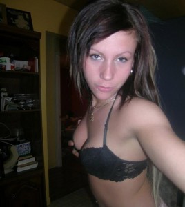 girlfriend-home-alone-self-pics-59
