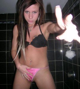 girlfriend-home-alone-self-pics-66