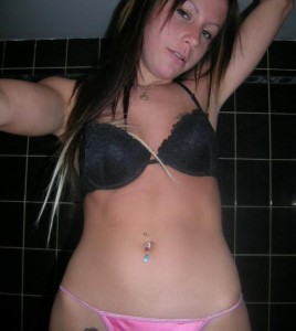 girlfriend-home-alone-self-pics-69