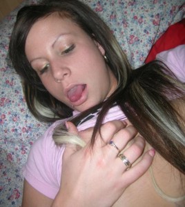 girlfriend-home-alone-self-pics-82