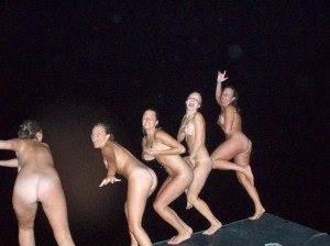 partying-teens-at-the-lake-house-05