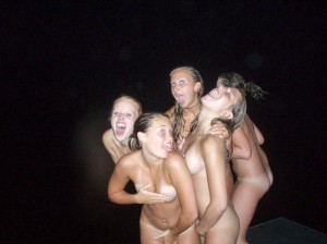 partying-teens-at-the-lake-house-09